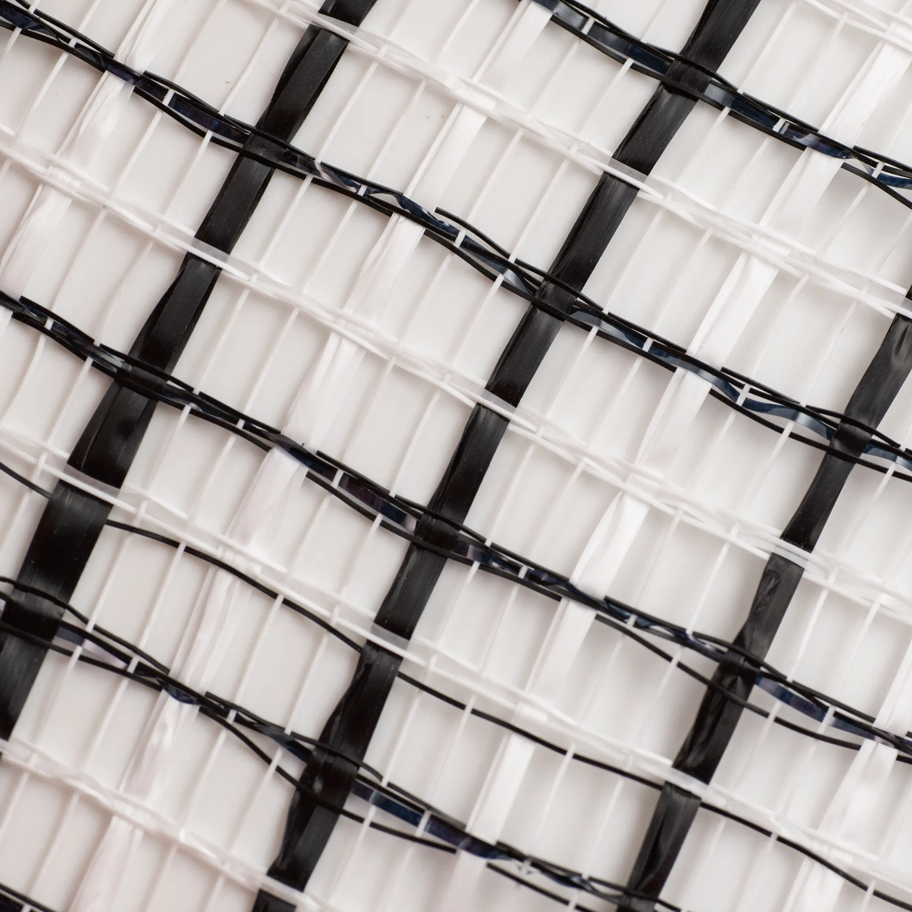 10" Basket Weave Mesh: Black/White Plaid