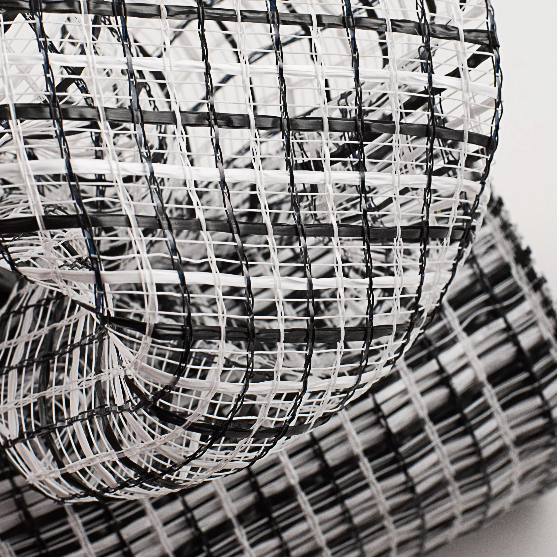10" Basket Weave Mesh: Black/White Plaid