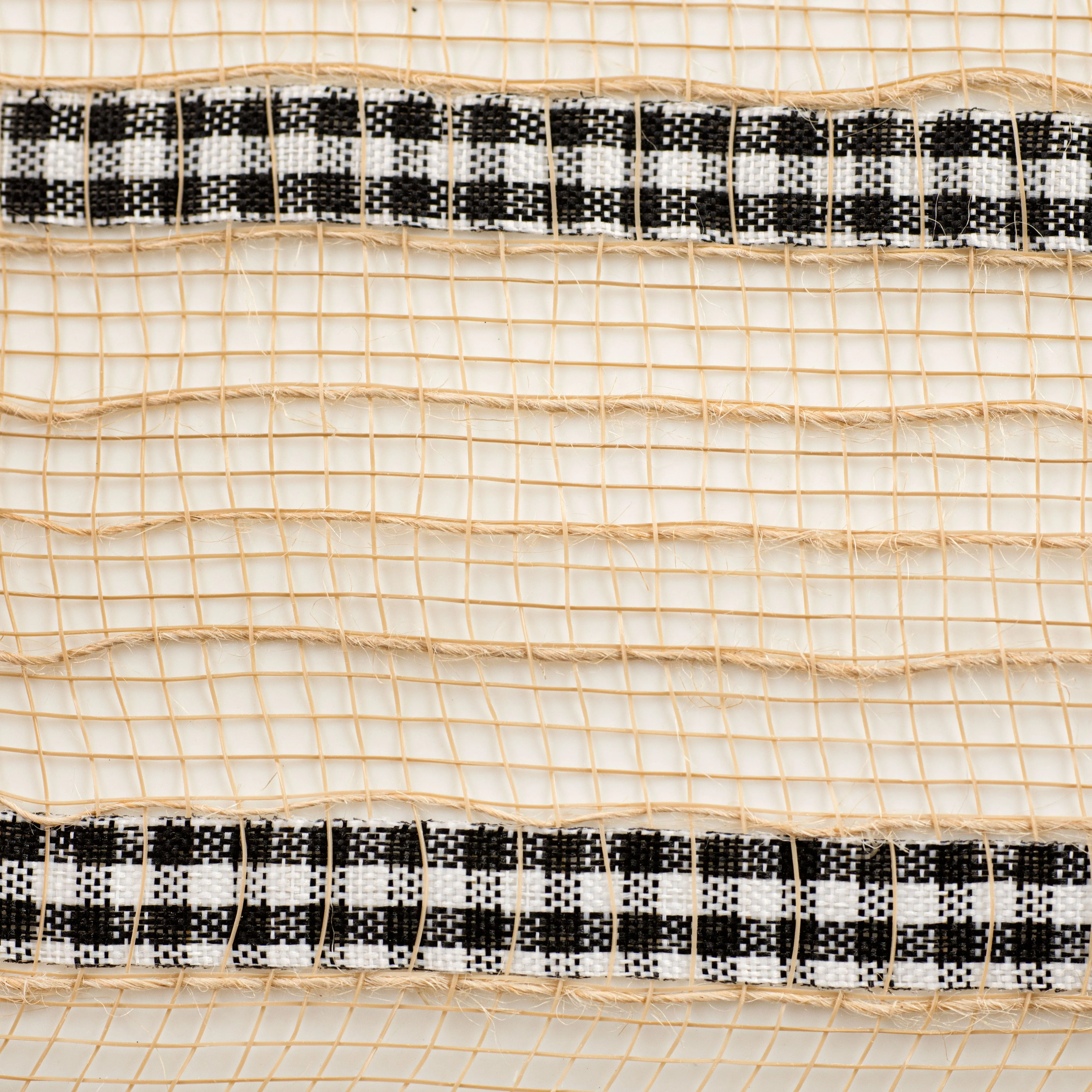 10" Patterned Mesh: Natural Jute & Buffalo Plaid Print
