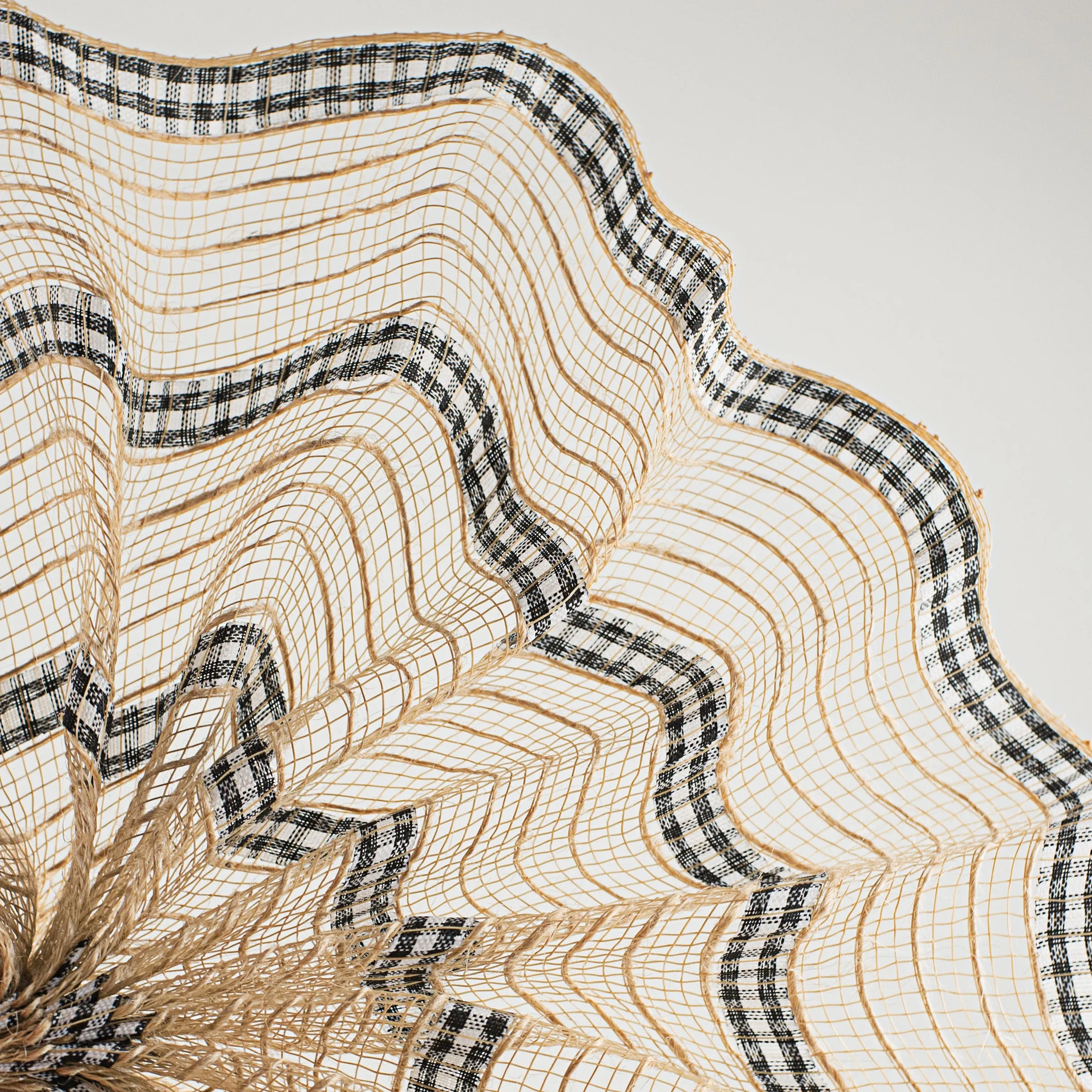 10" Patterned Mesh: Natural Jute & Buffalo Plaid Print