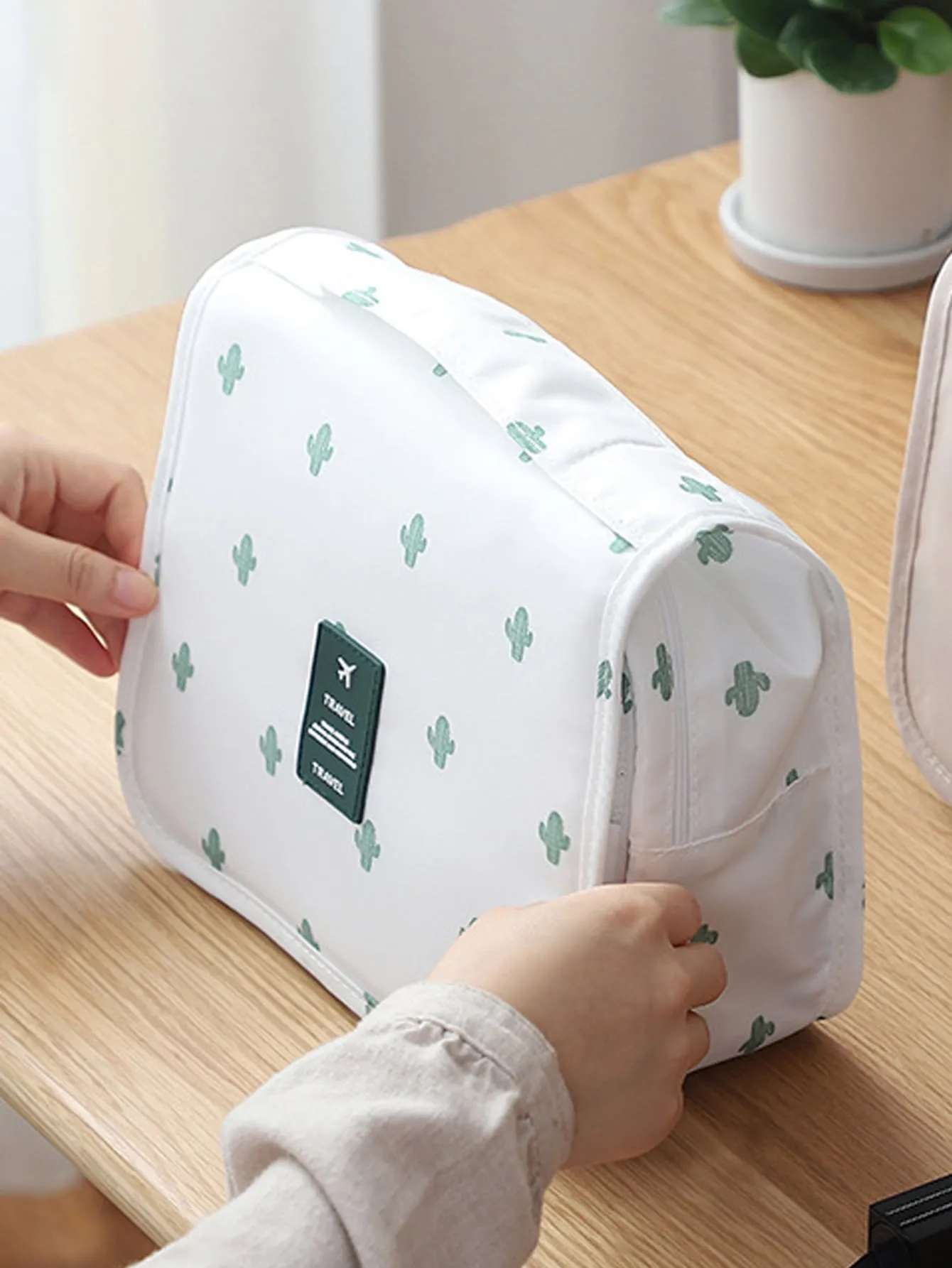 1pc Cactus Print Travel Toiletries Bag