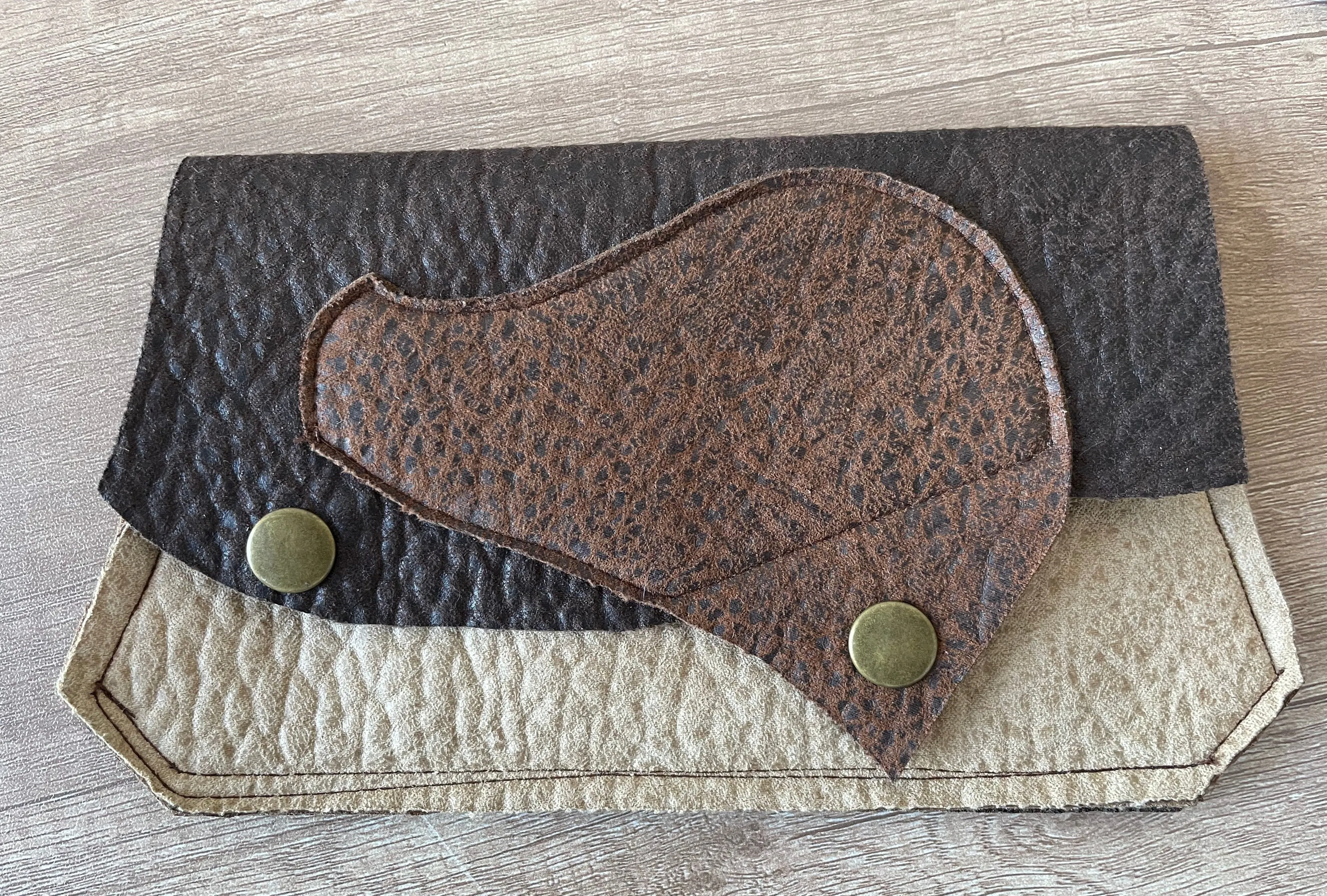 Handmade Brown Vegan Wallet – Unique Rauph Cut Design for Stylish Accessory