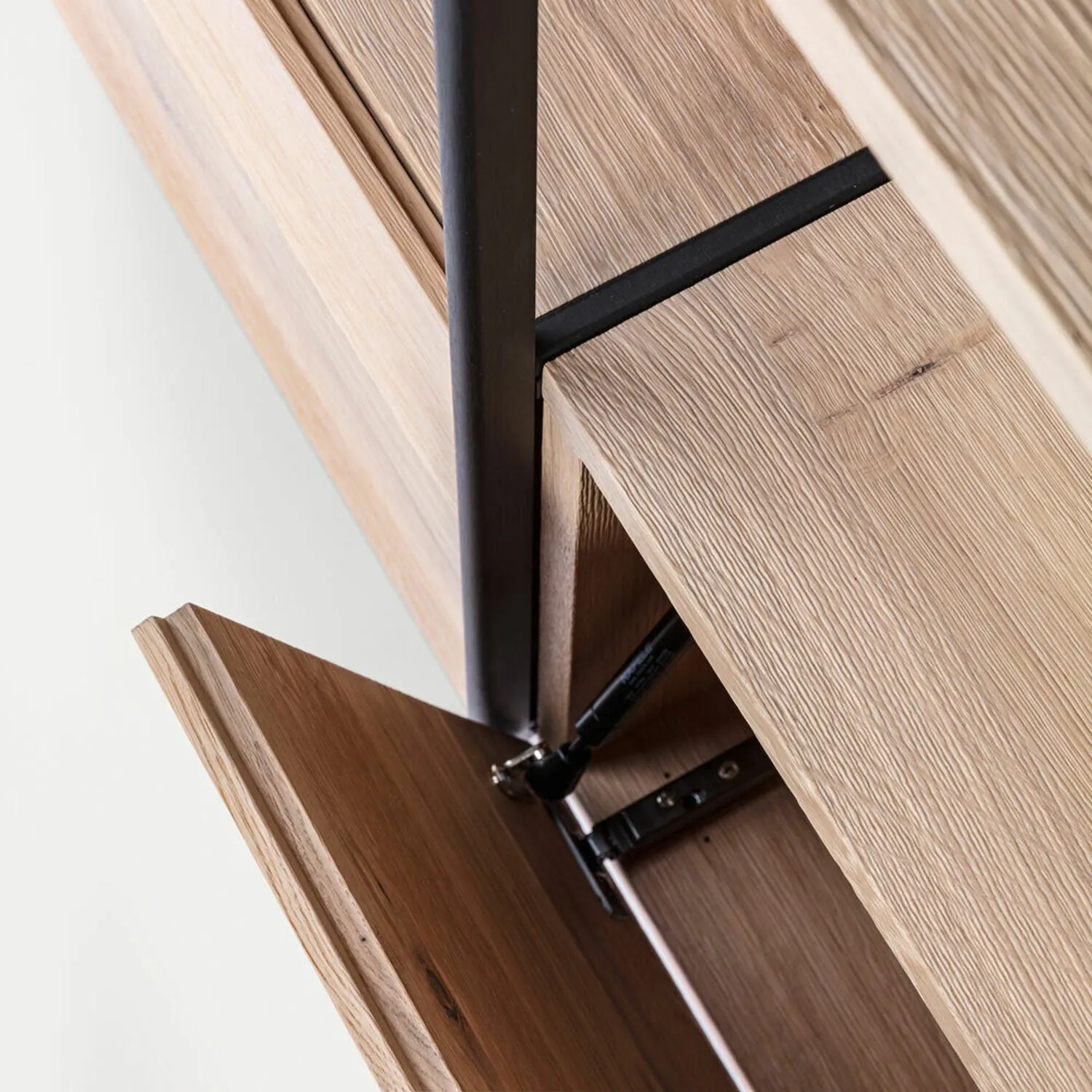 janua | bc 06 room 68 shelving system | 4x5 grid oak   black
