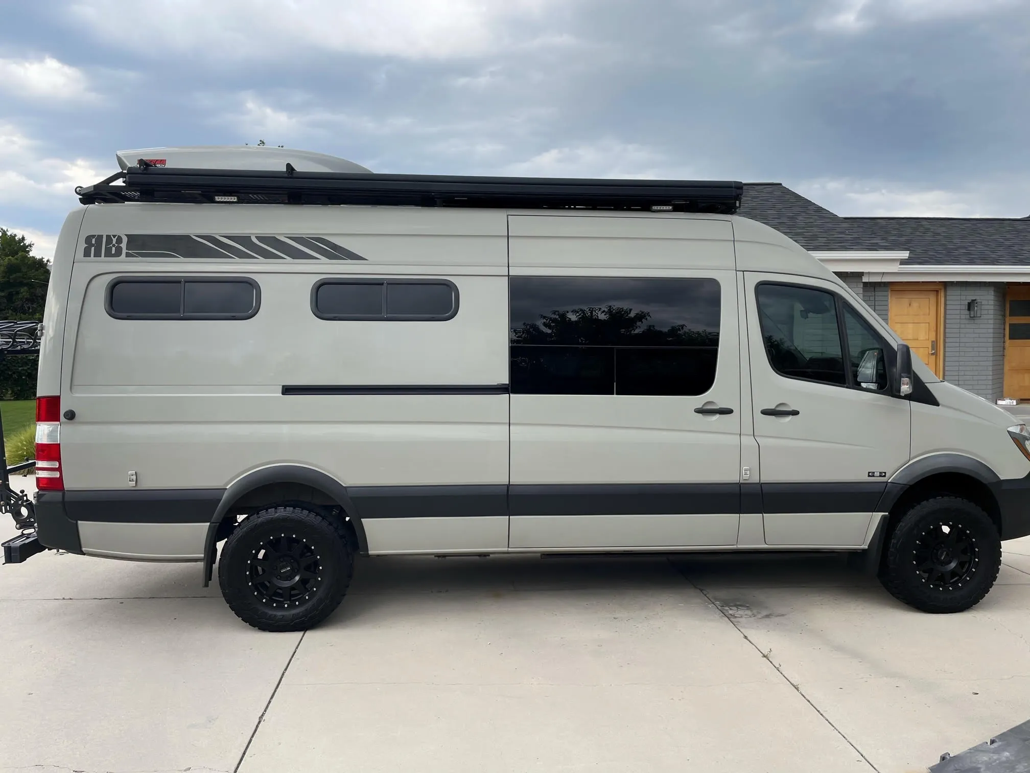 JR 170 Adventure Van - 2500 4x4