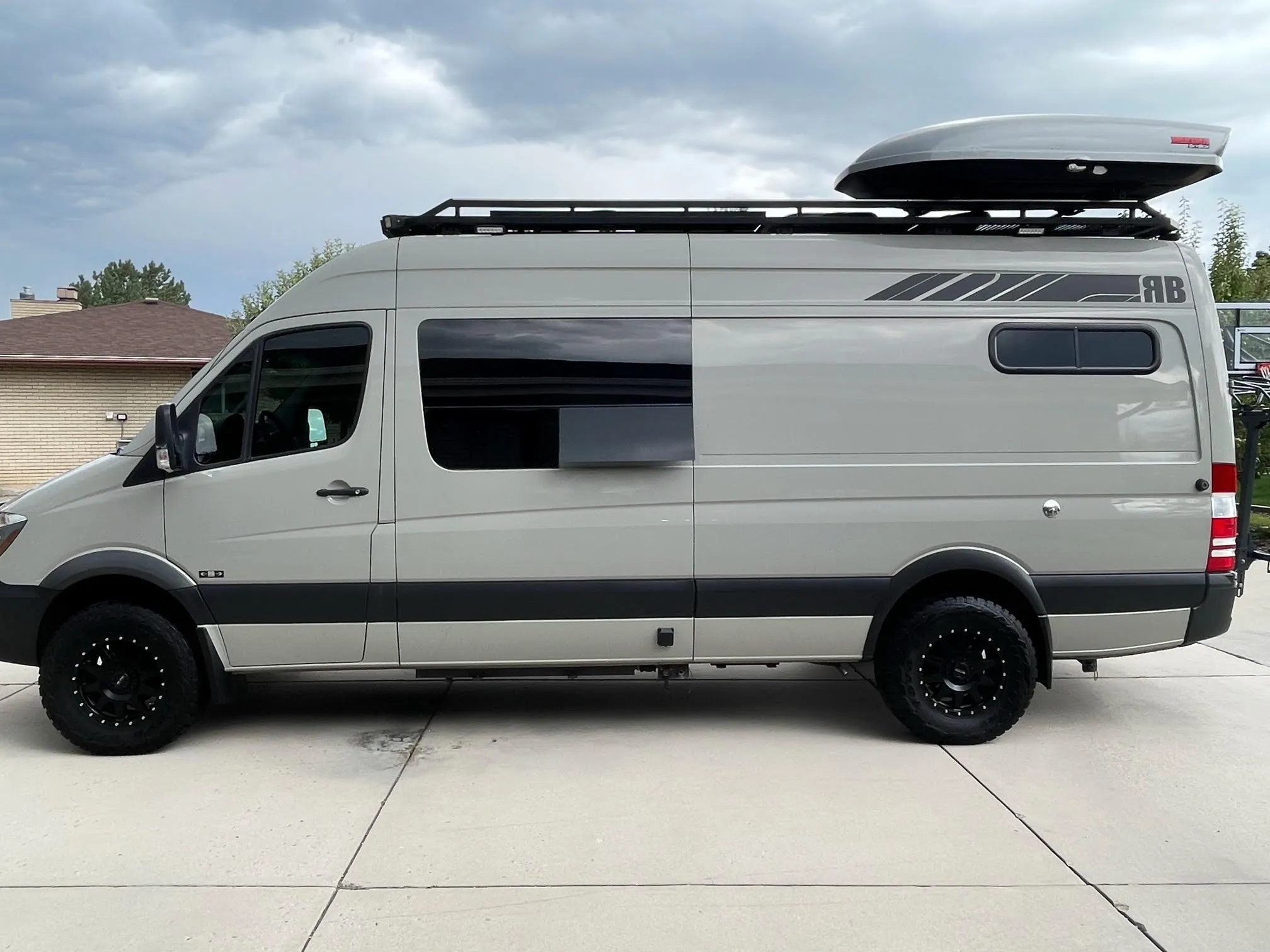 JR 170 Adventure Van - 2500 4x4