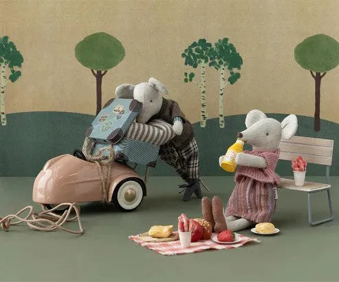 MAILEG - MOUSE: PICNIC SET IN A SUITCASE