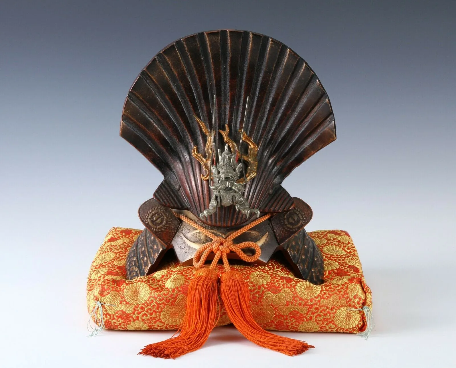 Massive Japanese Samurai Helmet -Itara shellfish- Super Rare Product