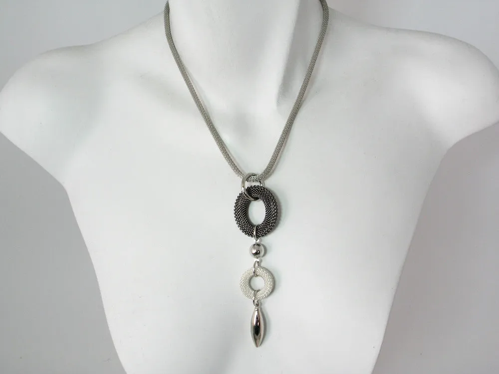 Mesh Necklace with Oval & Circle Pendant