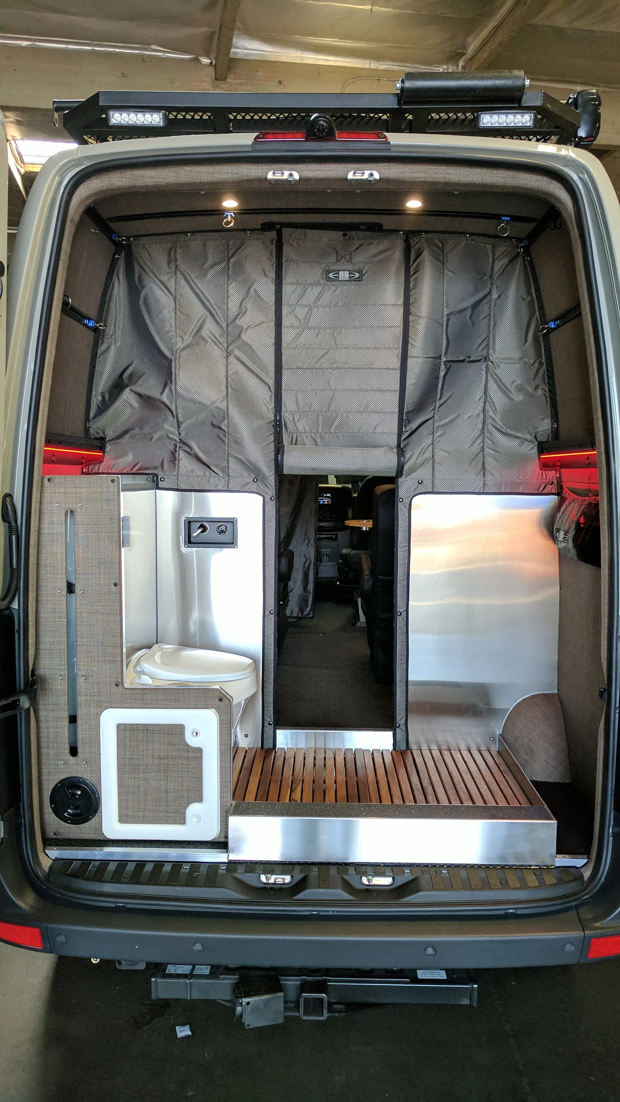 RB Touring Van JS - 144" 2500 4x4