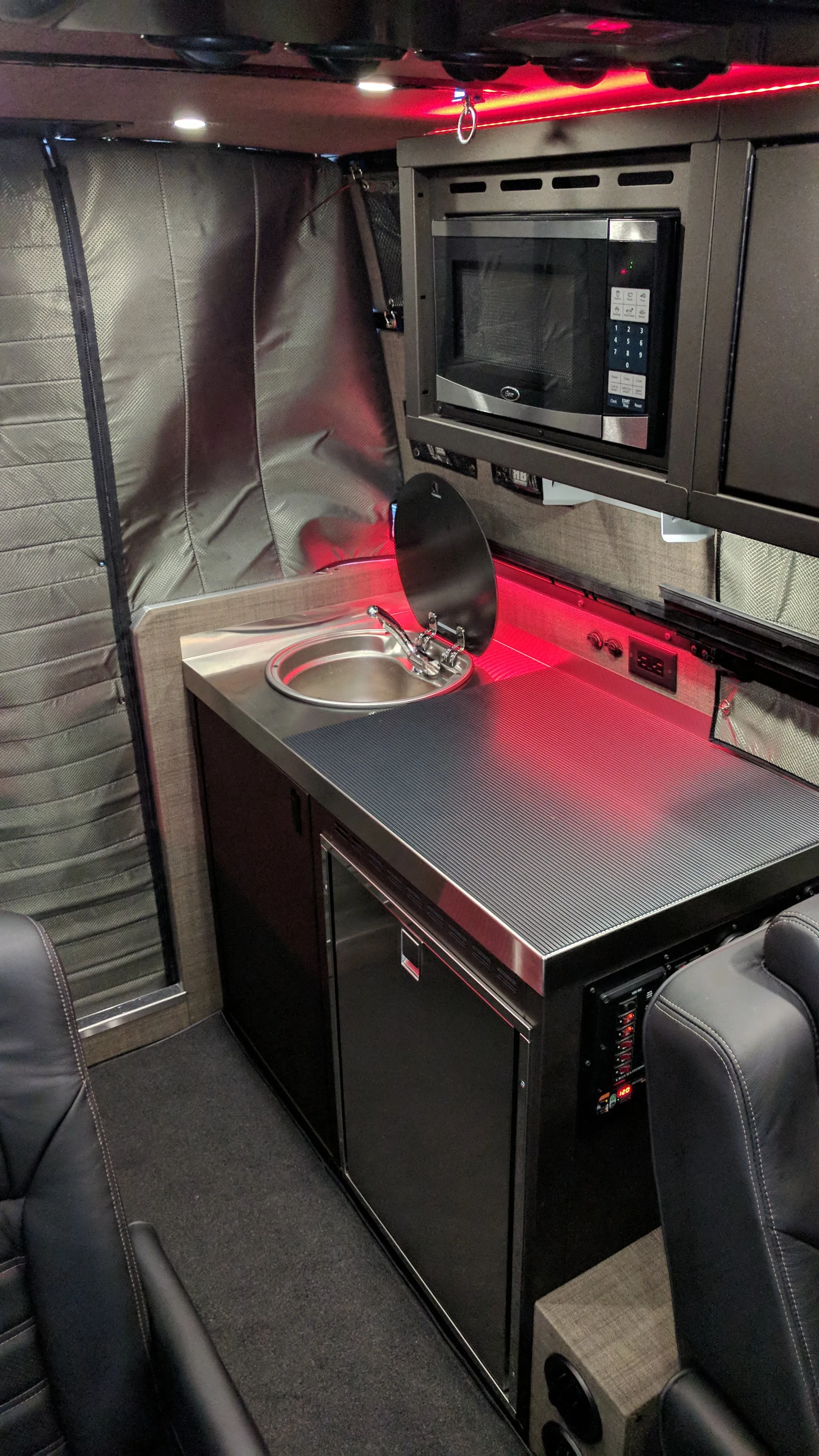 RB Touring Van JS - 144" 2500 4x4