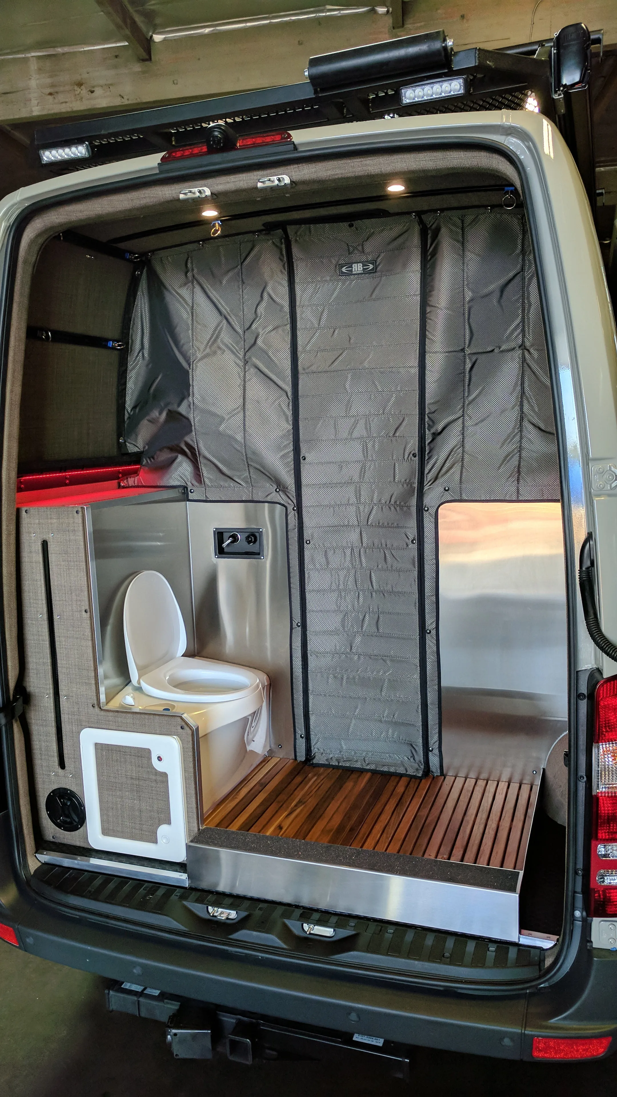 RB Touring Van JS - 144" 2500 4x4