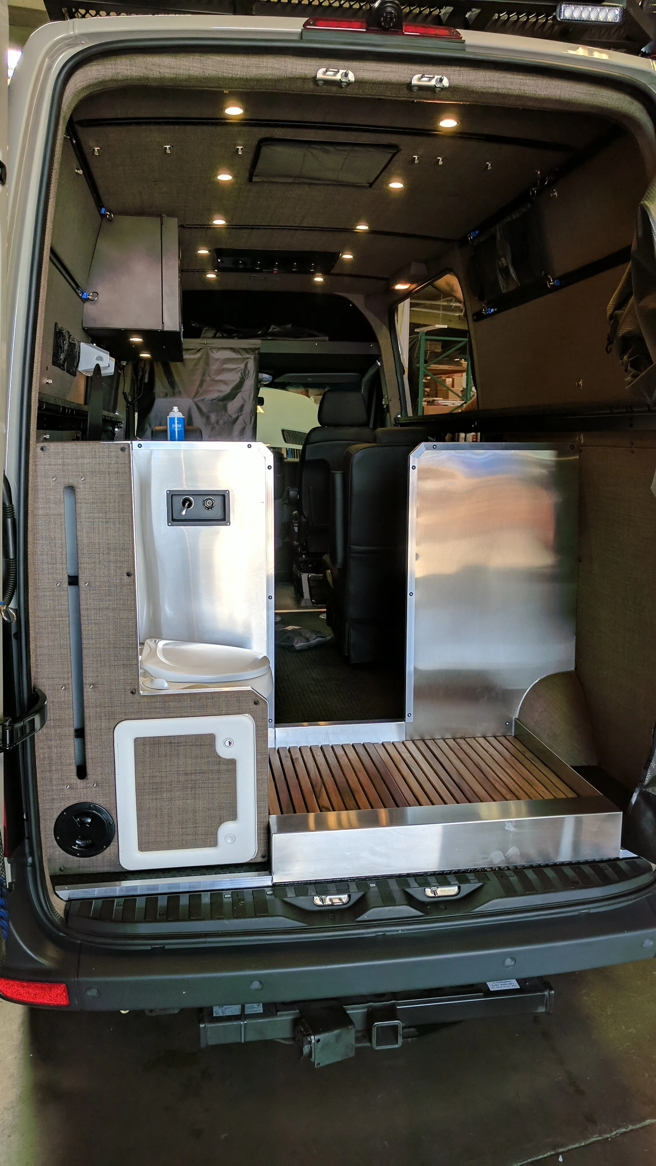 RB Touring Van JS - 144" 2500 4x4