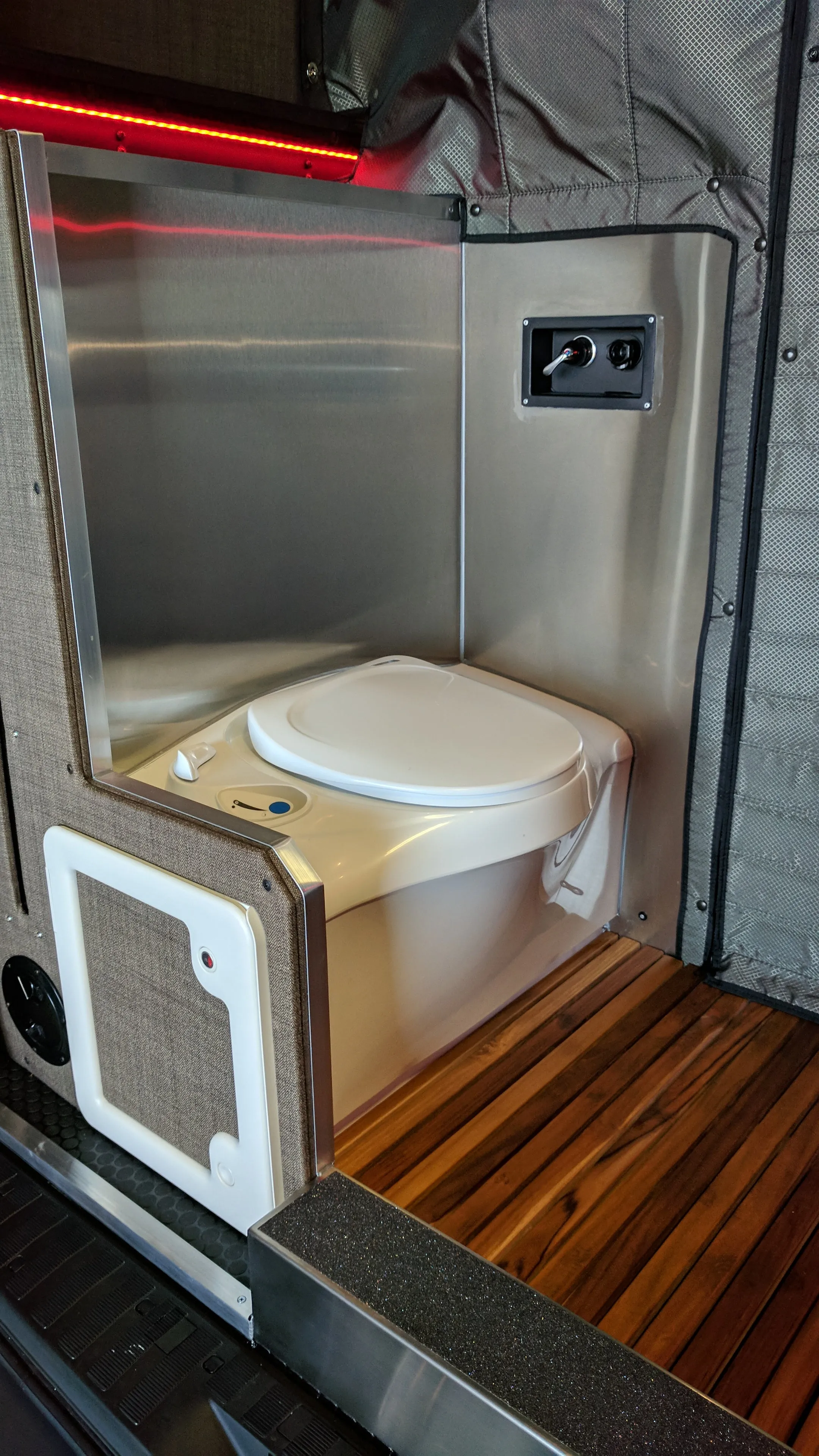 RB Touring Van JS - 144" 2500 4x4