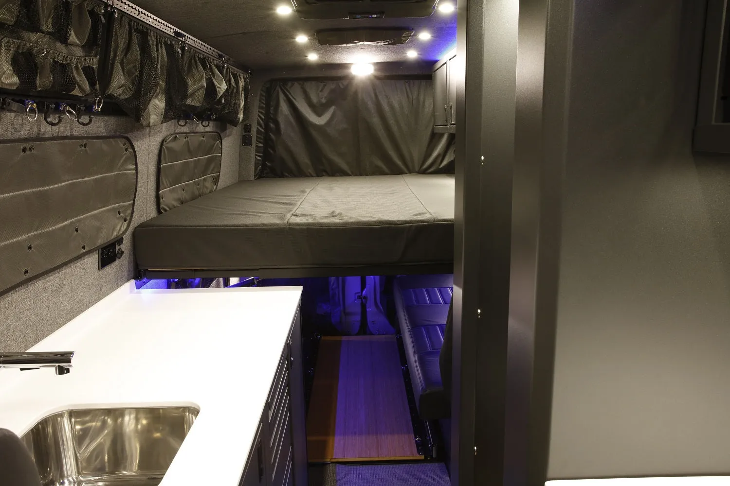 RB Touring Van SN - 170 EXT 3500 4X4