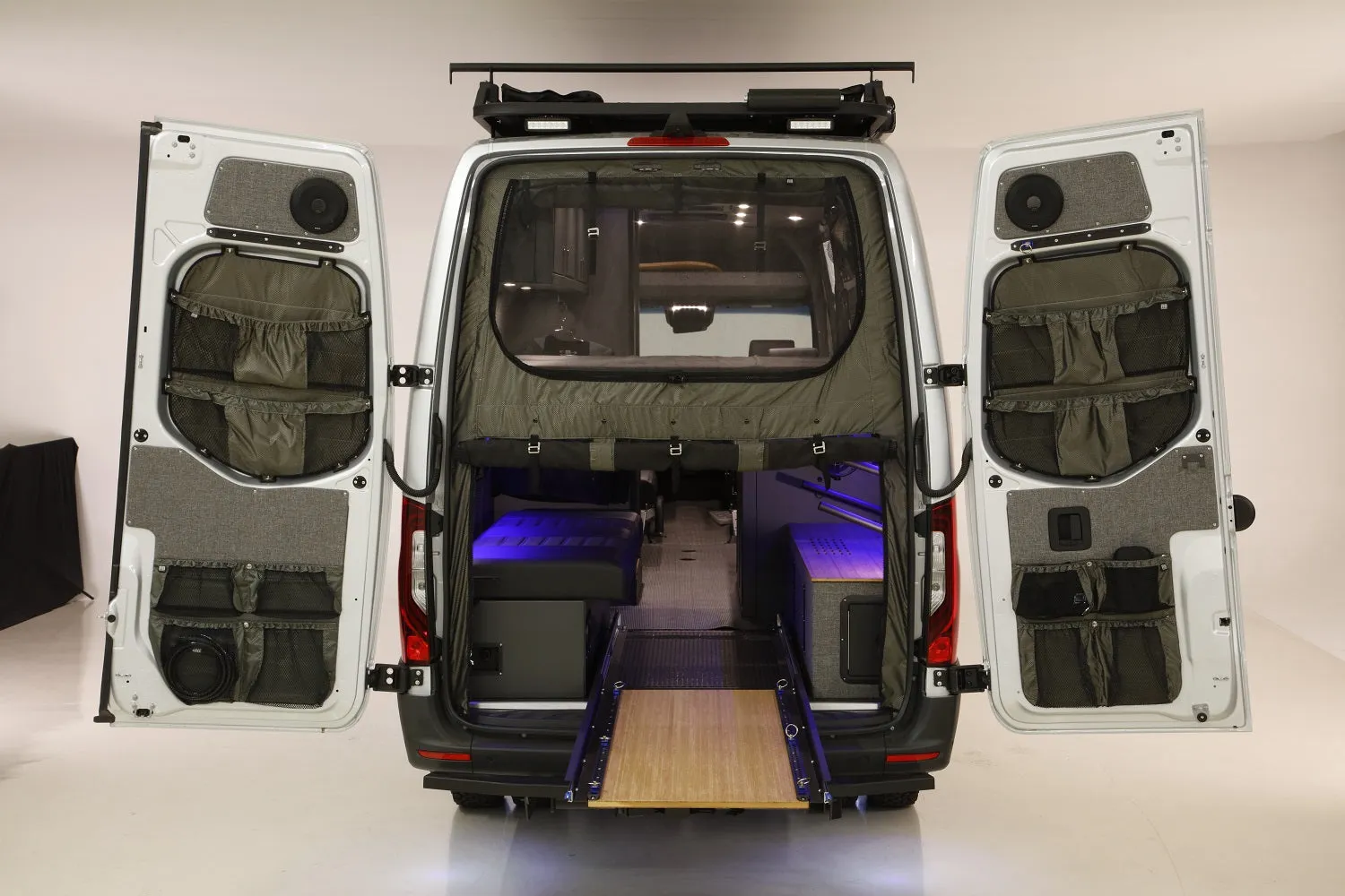 RB Touring Van SN - 170 EXT 3500 4X4
