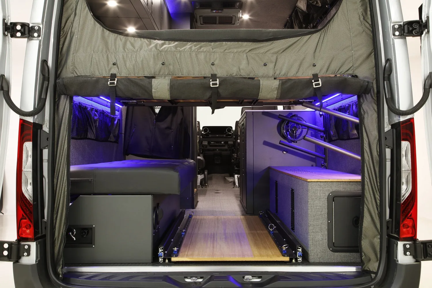 RB Touring Van SN - 170 EXT 3500 4X4