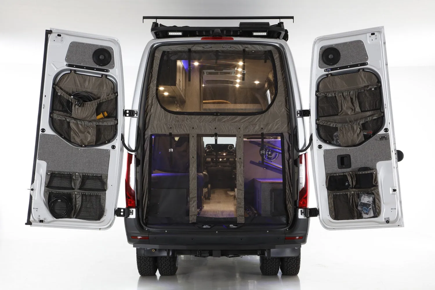 RB Touring Van SN - 170 EXT 3500 4X4