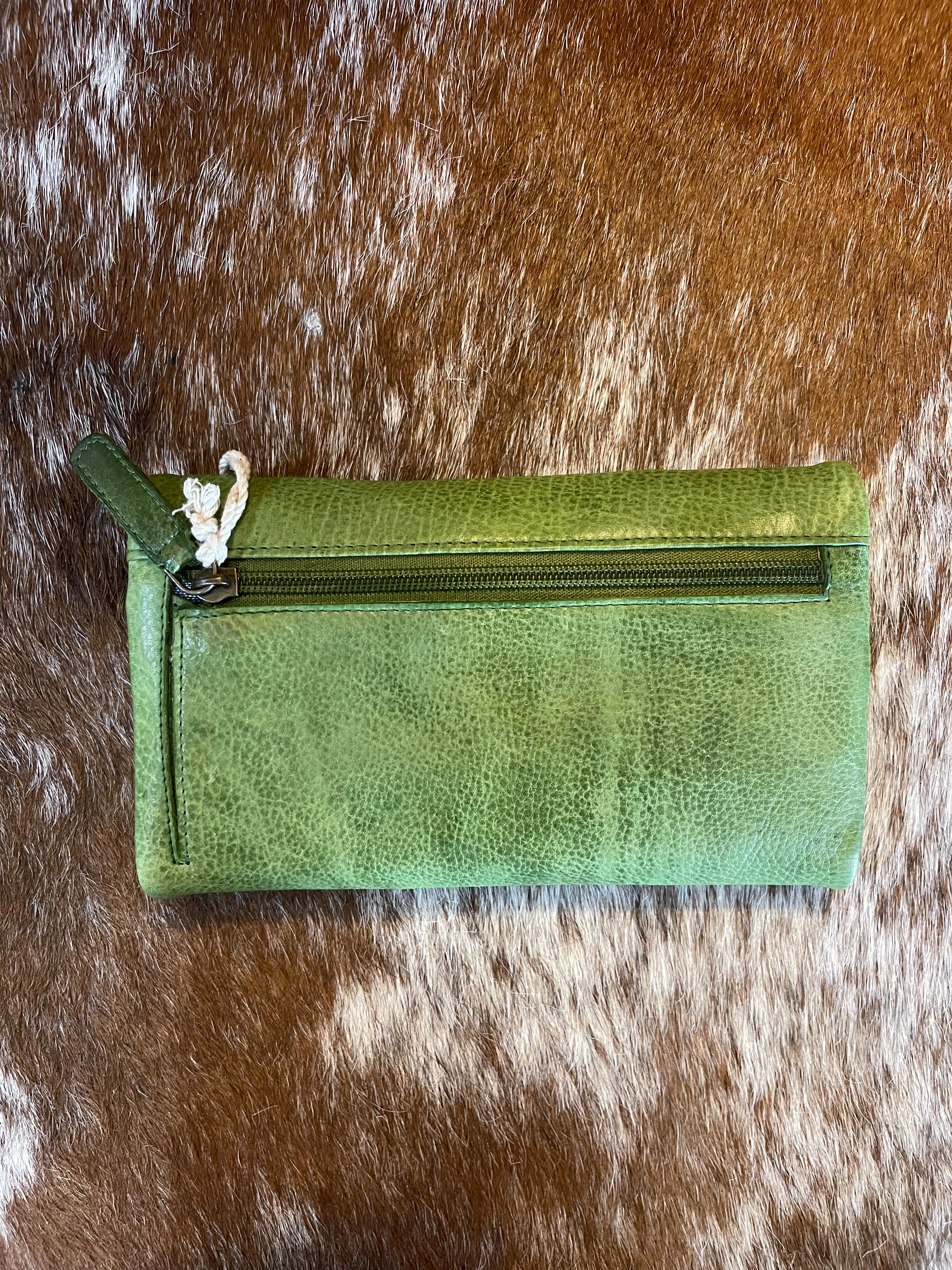 Rugged Hide Erin Wallet - Apple Green
