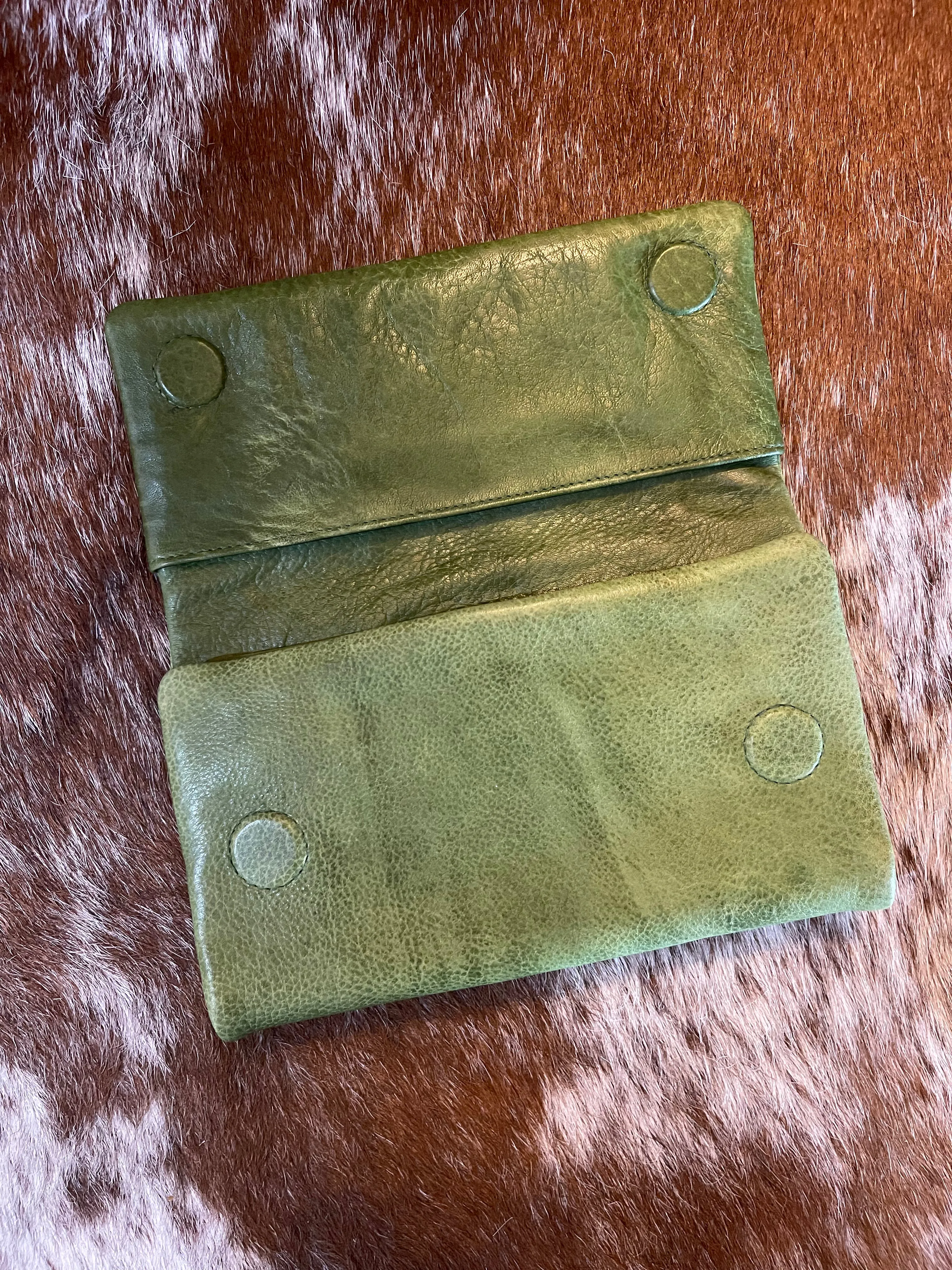 Rugged Hide Erin Wallet - Apple Green