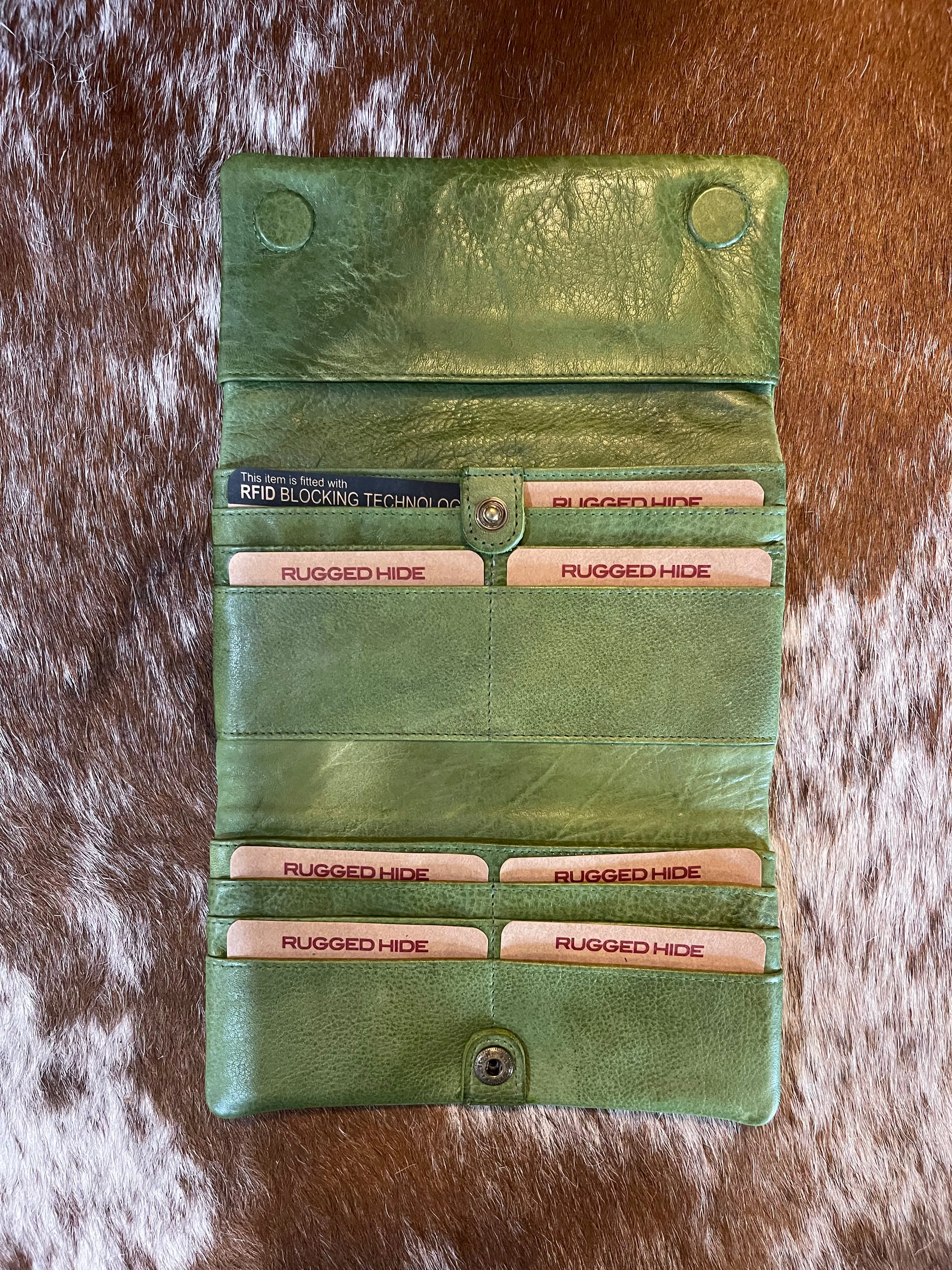 Rugged Hide Erin Wallet - Apple Green
