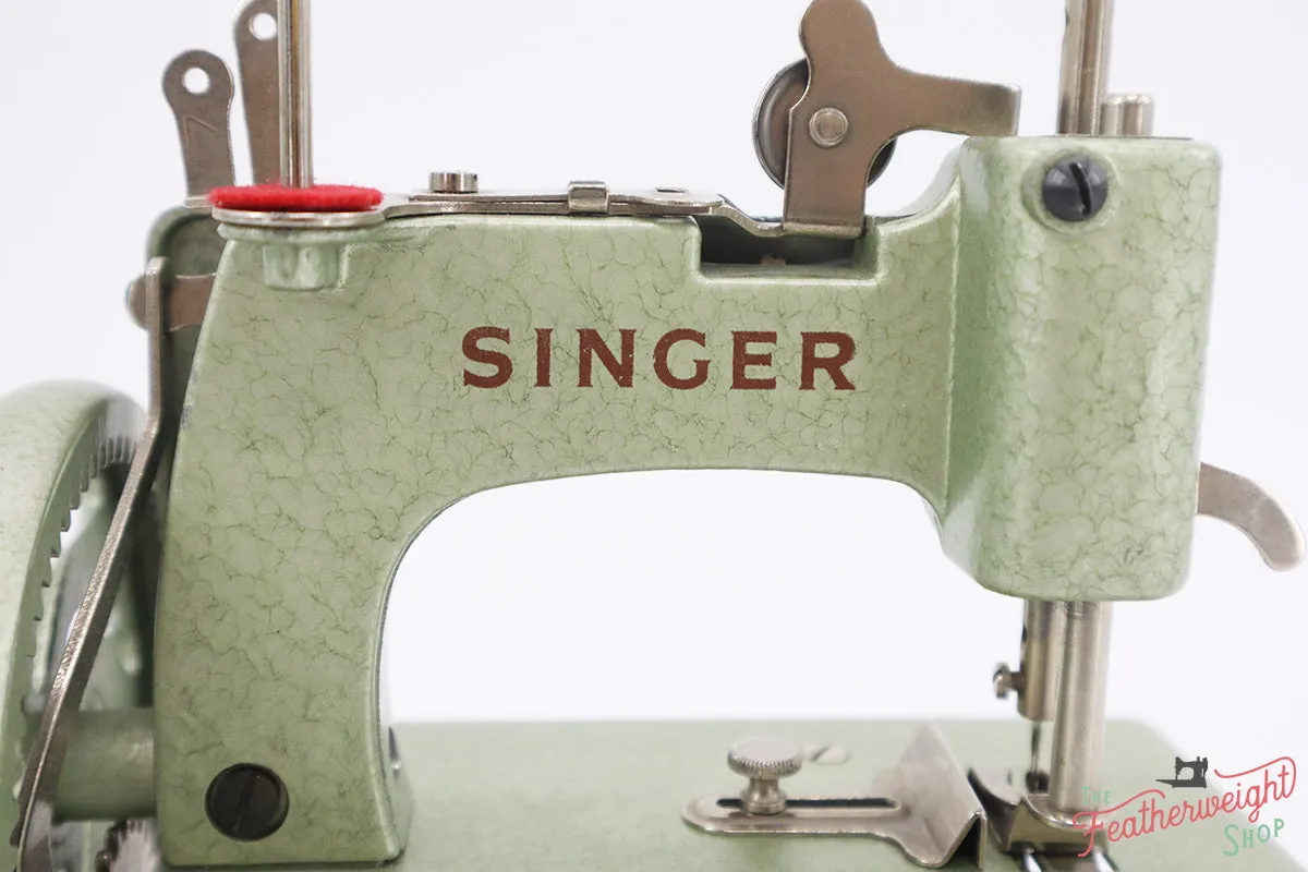 Singer Sewhandy Model 20 - Hammered Green - RARE