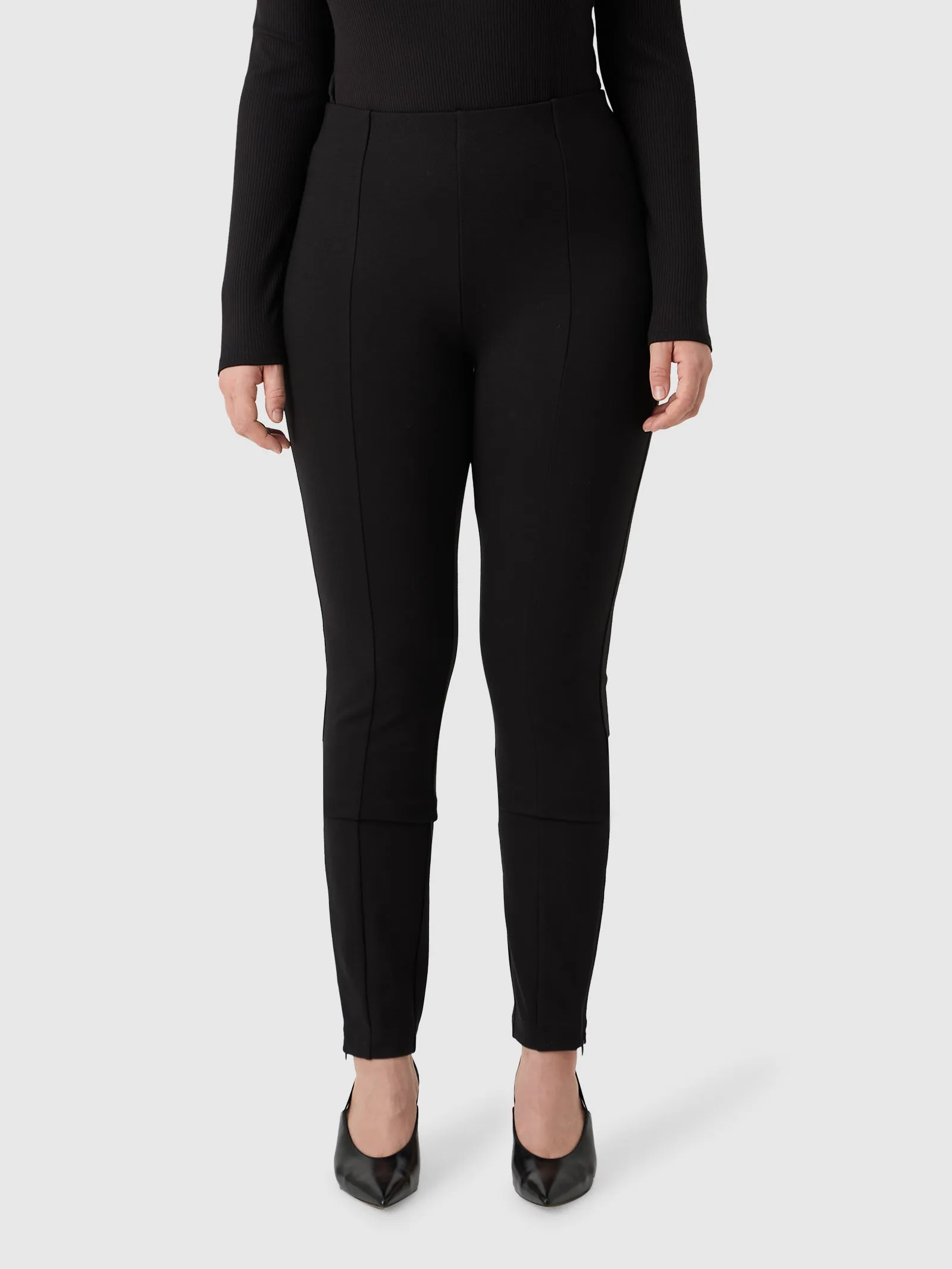 The Everyday Chic Set